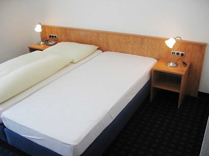 Hotel Crystal Фильдерштадт Экстерьер фото